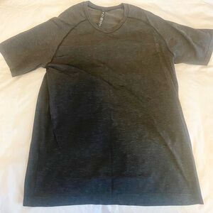 Men’s Lululemon Metal Vent Tech Short-Sleeve Shirt in Black/Grey.